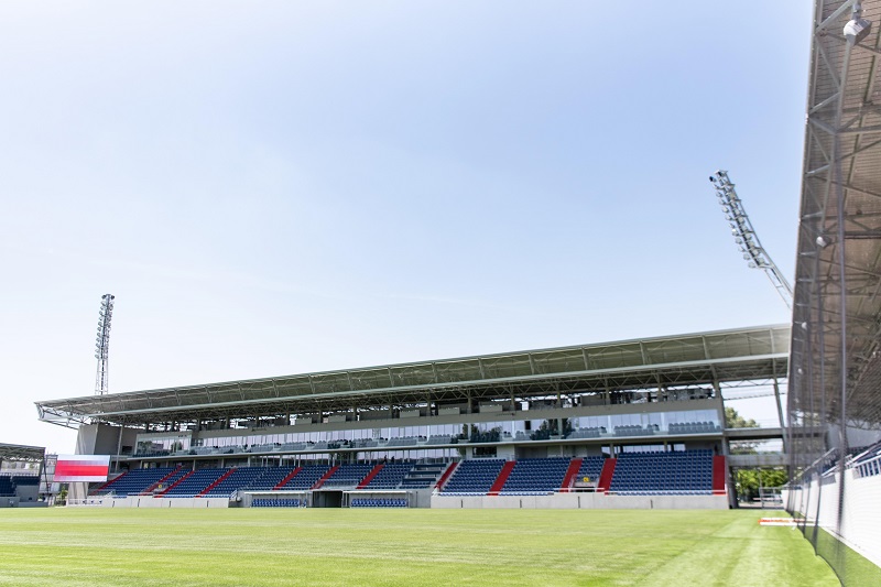 21. századi büfék várják a futballszurkolókat a Fáy utcában